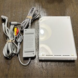 Nintendo Wii Console + Original AV Cables and Original AC Adapter
Tested. Works.